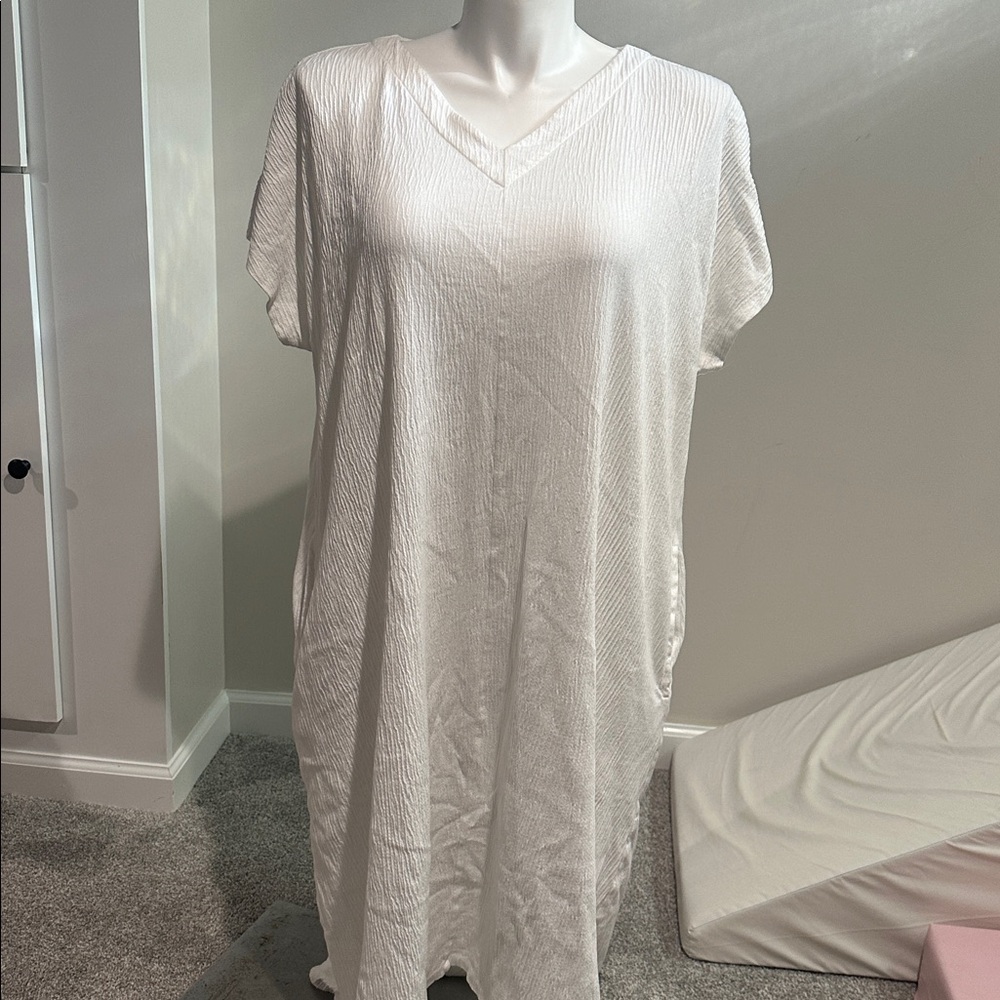 Lands End White V-Neck textured maxi dress or beach cover up with pockets size L